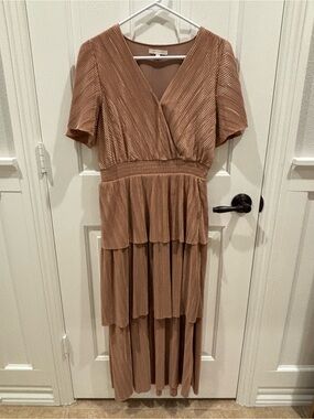 Skies Are Blue Women’s Pleated Tiered V-Neck Maxi Dress in Taupe size S
